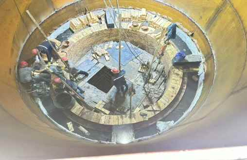 High-temperature furnace construction site